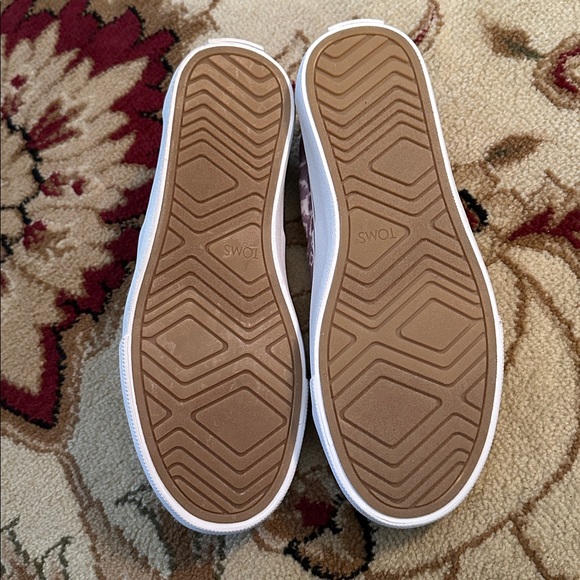 Tom’s Slip Ons - Picture 7 of 7